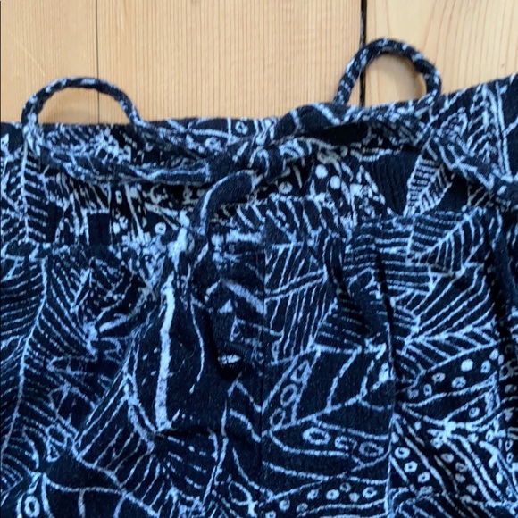 women’s flowy shorts - Picture 2 of 4